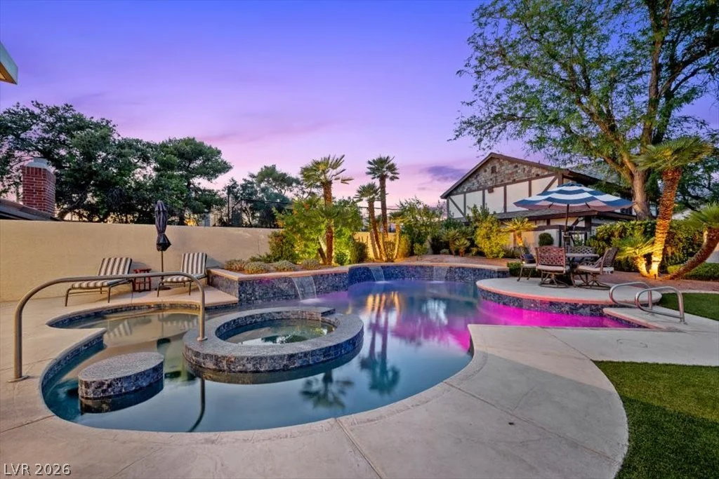 820 Pinehurst, Las Vegas, NV 89109