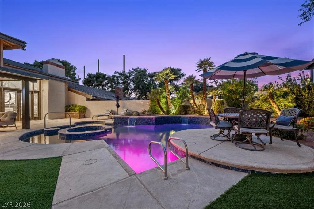 820 Pinehurst, Las Vegas, NV 89109