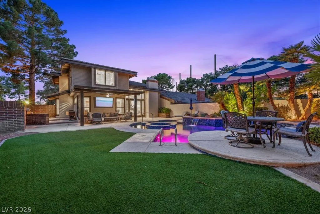 820 Pinehurst, Las Vegas, NV 89109