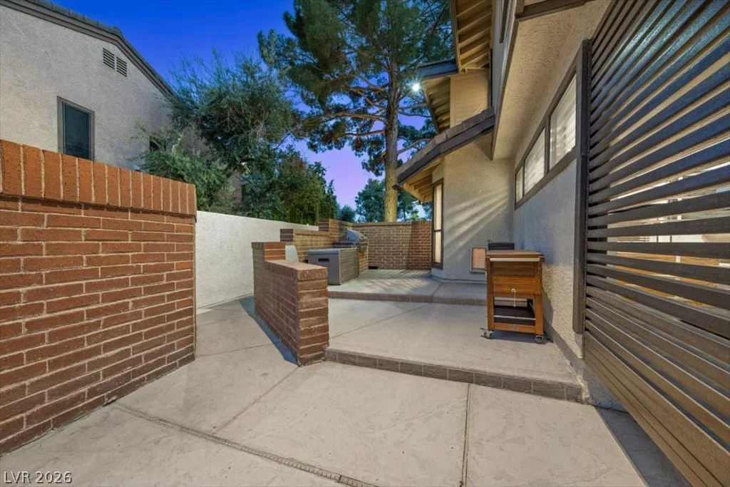 820 Pinehurst, Las Vegas, NV 89109