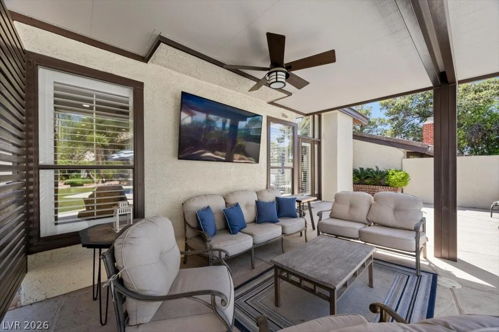 820 Pinehurst, Las Vegas, NV 89109
