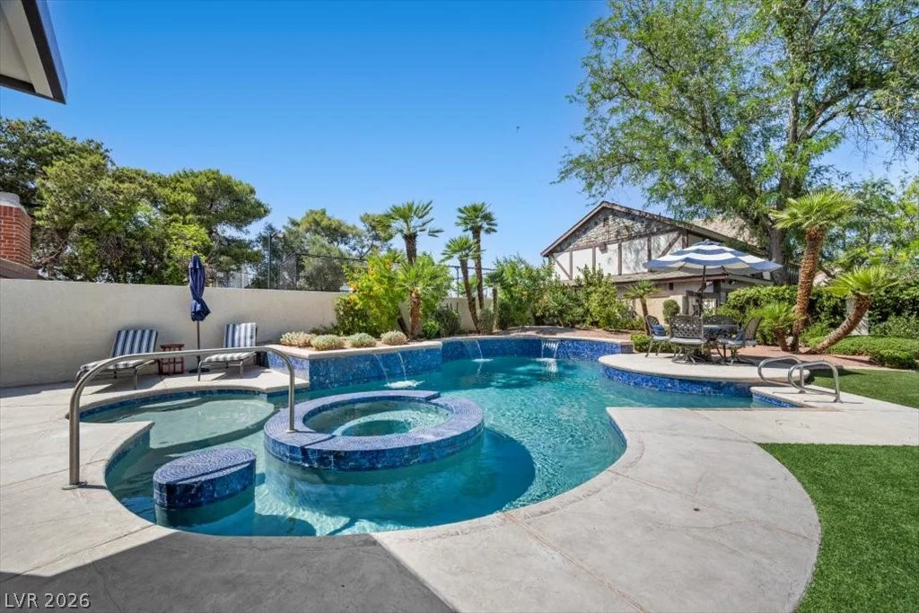820 Pinehurst, Las Vegas, NV 89109