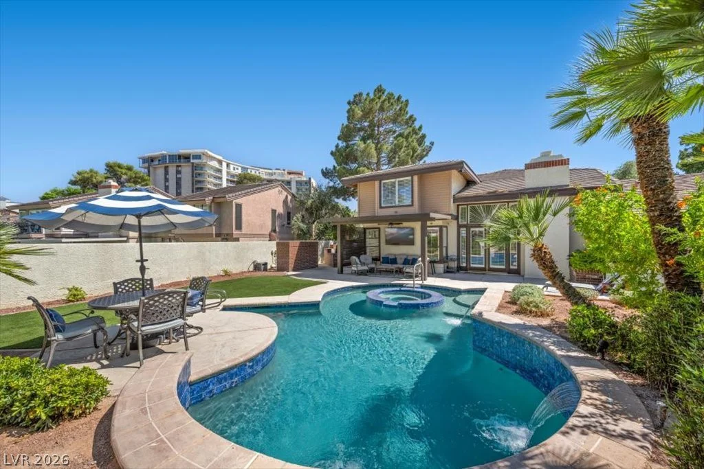 820 Pinehurst, Las Vegas, NV 89109