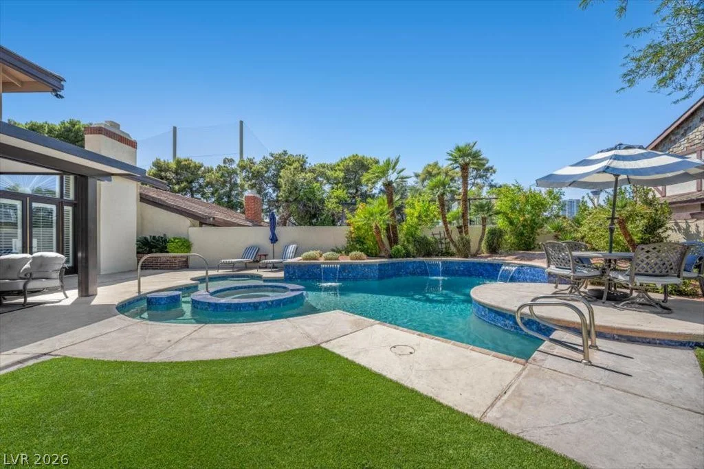 820 Pinehurst, Las Vegas, NV 89109