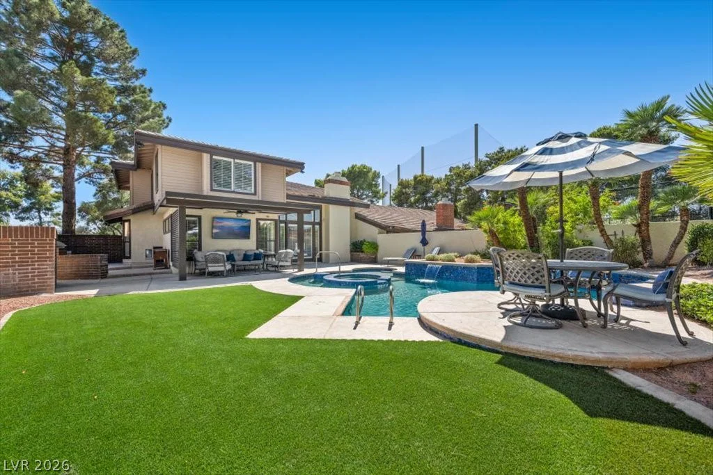 820 Pinehurst, Las Vegas, NV 89109