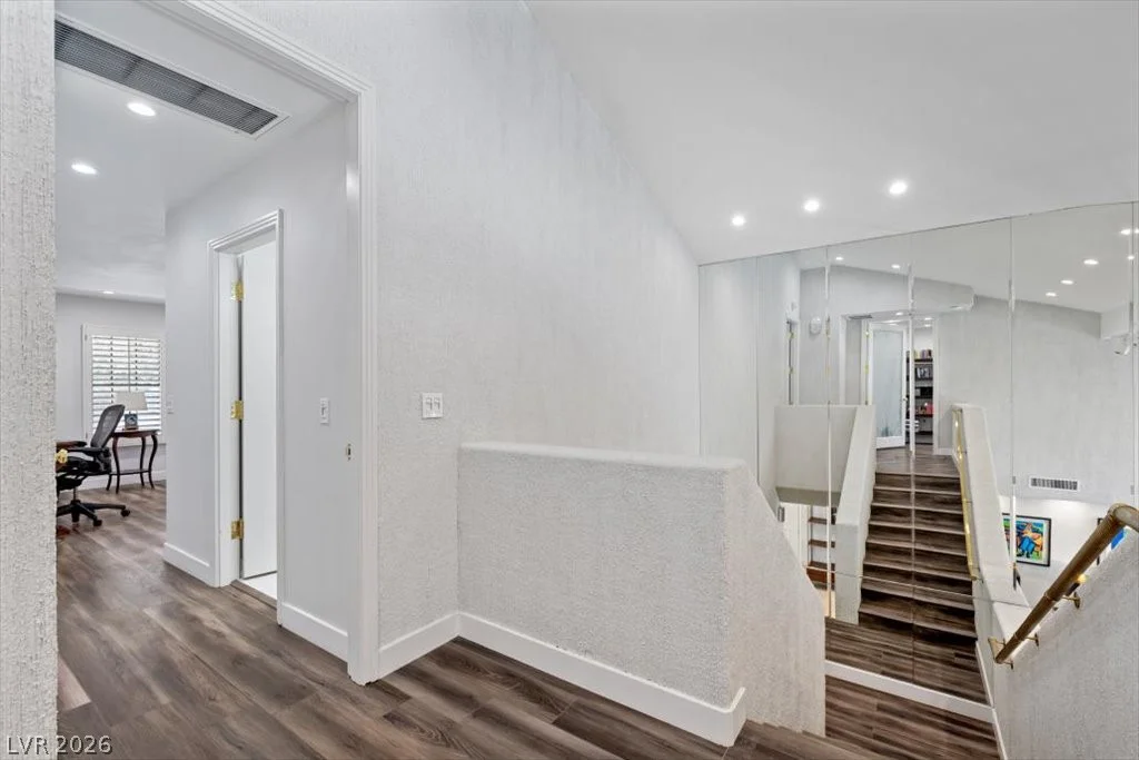 820 Pinehurst, Las Vegas, NV 89109