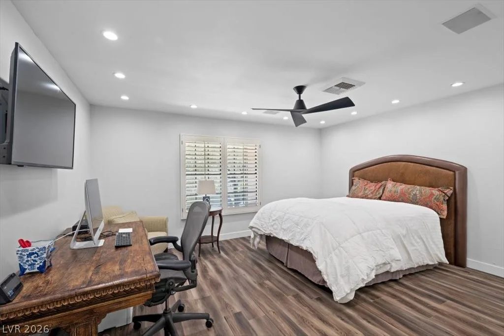 820 Pinehurst, Las Vegas, NV 89109