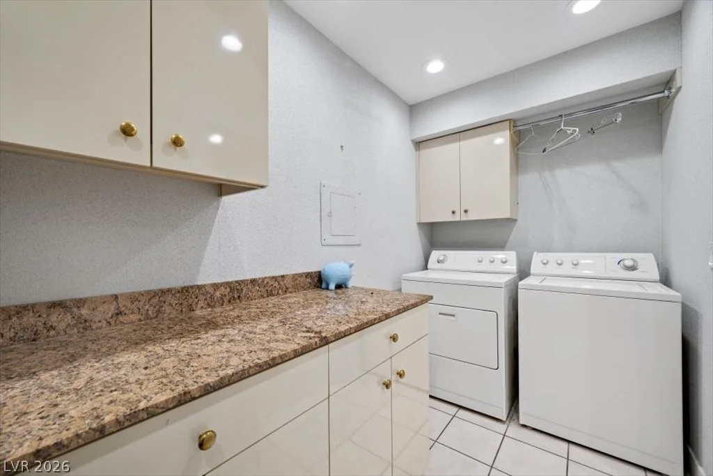 820 Pinehurst, Las Vegas, NV 89109