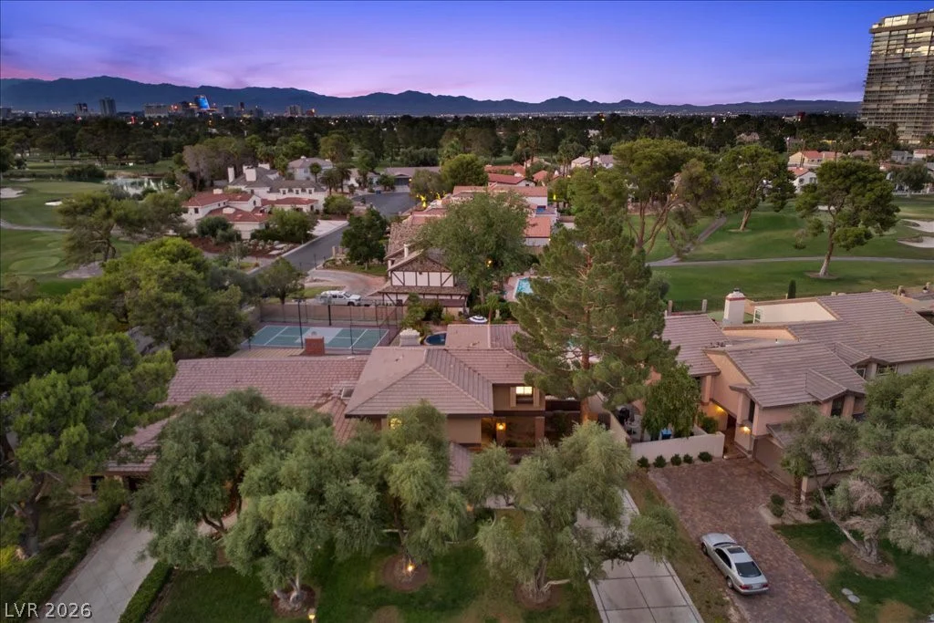820 Pinehurst, Las Vegas, NV 89109