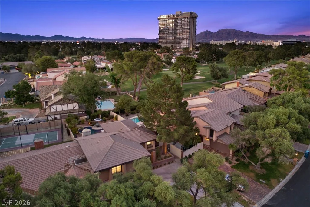 820 Pinehurst, Las Vegas, NV 89109