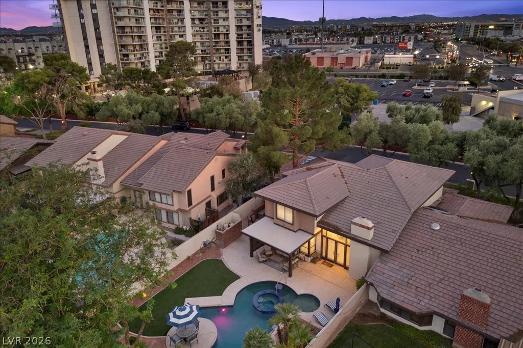 820 Pinehurst, Las Vegas, NV 89109