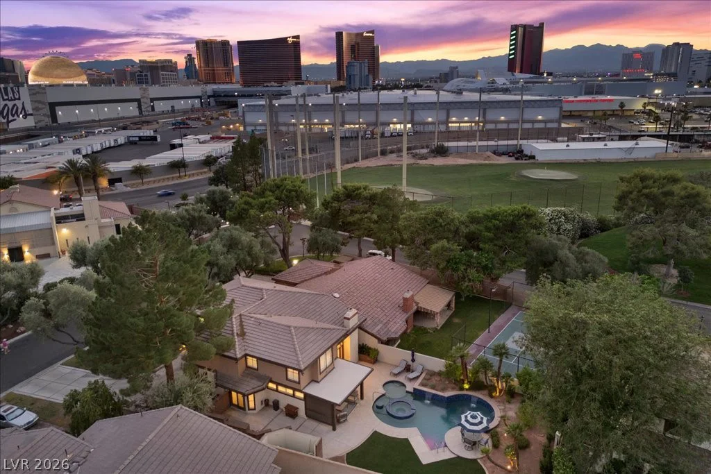 820 Pinehurst, Las Vegas, NV 89109