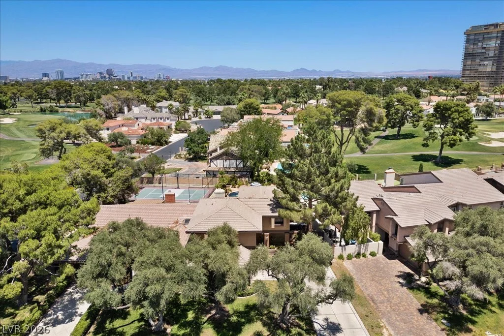 820 Pinehurst, Las Vegas, NV 89109