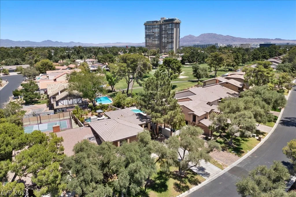 820 Pinehurst, Las Vegas, NV 89109