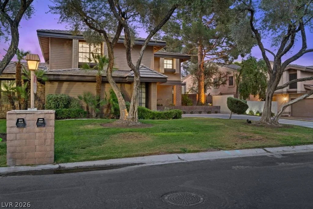 820 Pinehurst, Las Vegas, NV 89109