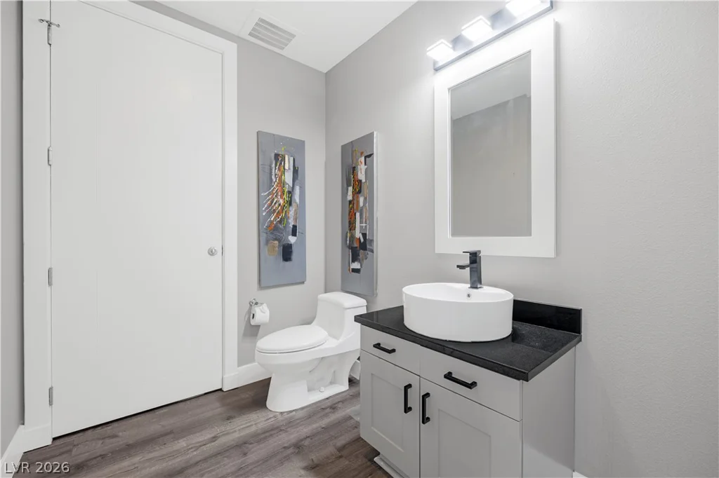 4525 Dean Martin, Las Vegas, NV 89103