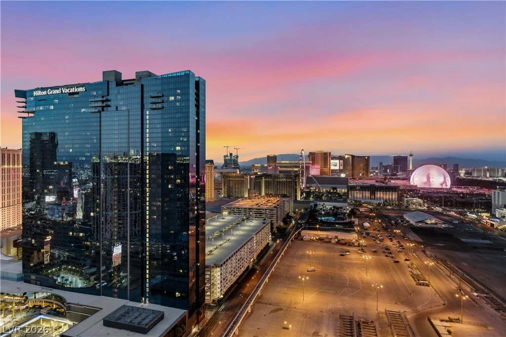 125 Harmon, Las Vegas, NV 89109