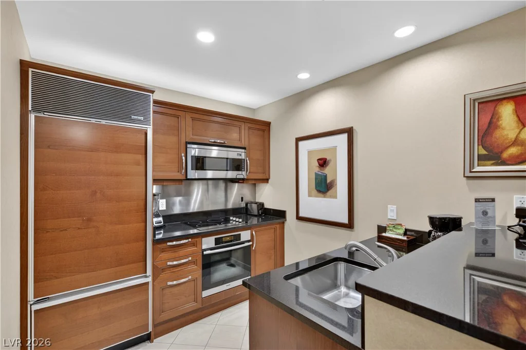125 Harmon, Las Vegas, NV 89109
