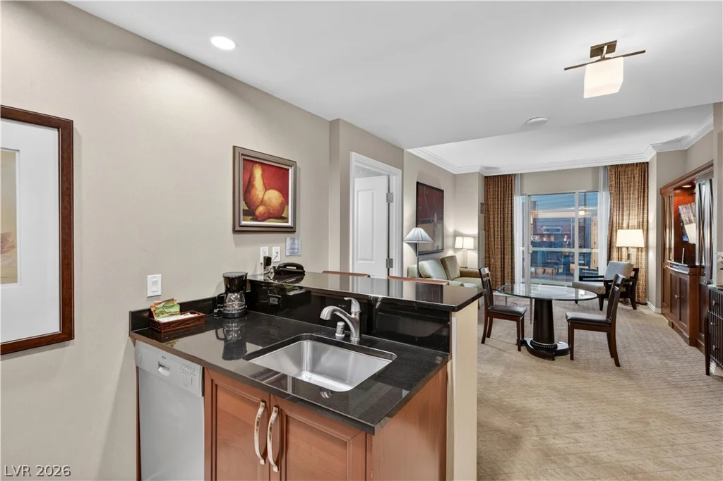 125 Harmon, Las Vegas, NV 89109