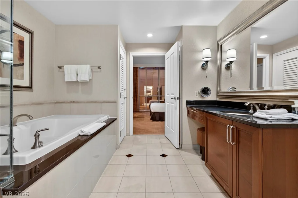 125 Harmon, Las Vegas, NV 89109