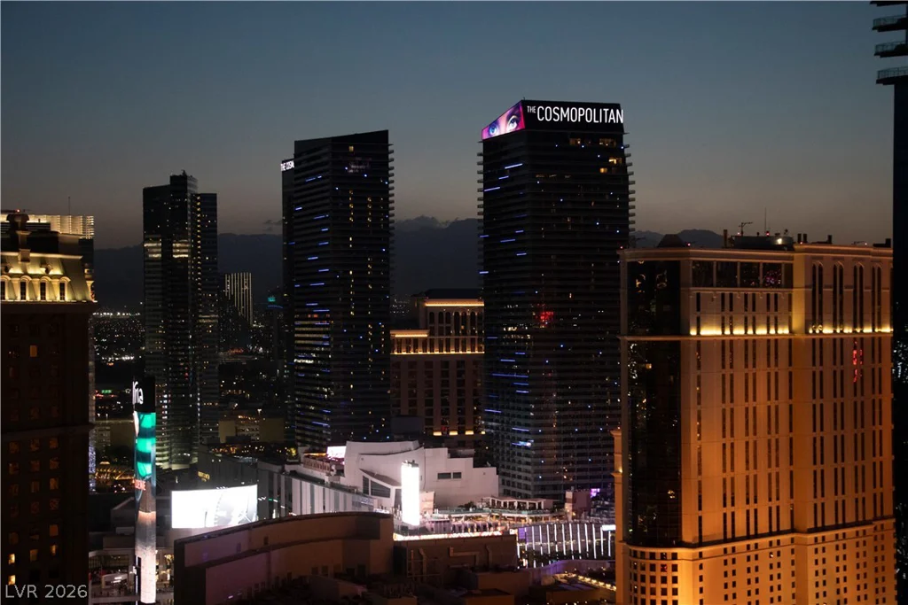 125 Harmon, Las Vegas, NV 89109