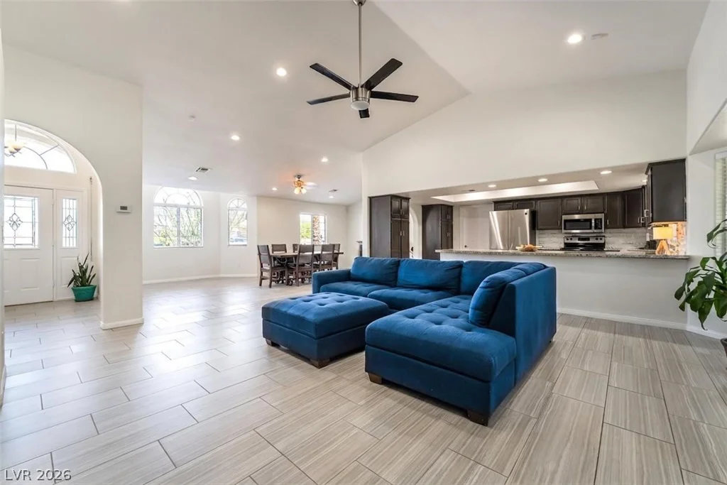 10380 Gilespie, Las Vegas, NV 89183