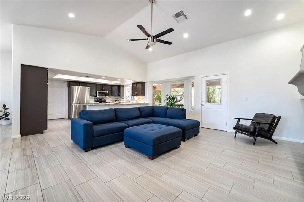 10380 Gilespie, Las Vegas, NV 89183