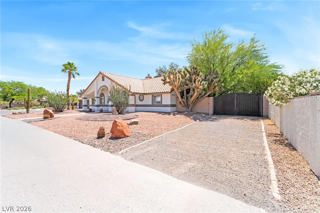10380 Gilespie, Las Vegas, NV 89183