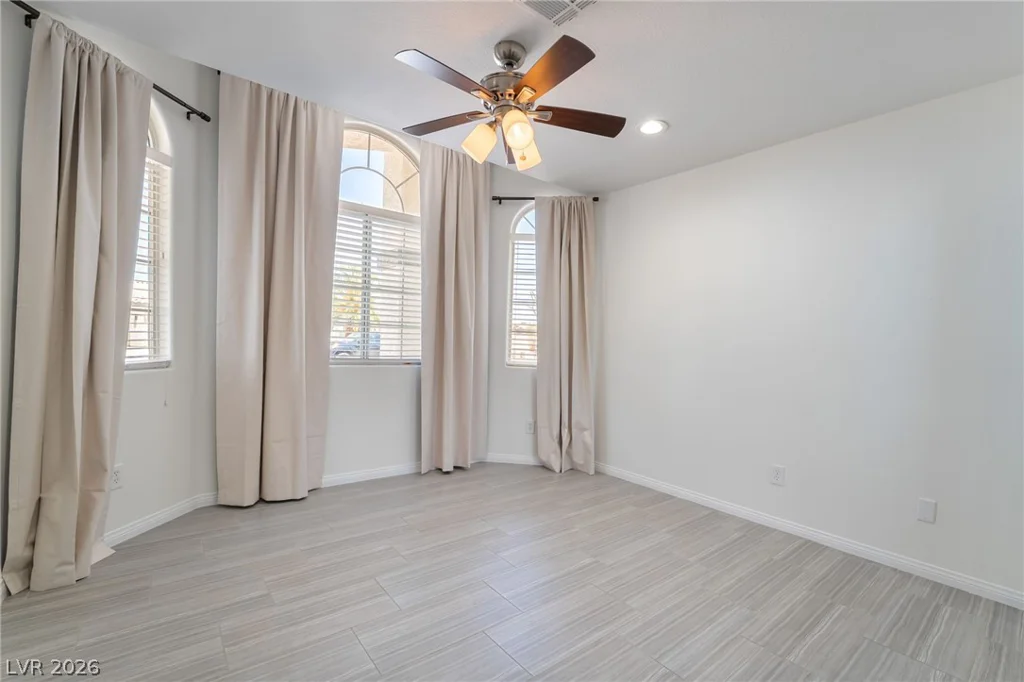 10380 Gilespie, Las Vegas, NV 89183