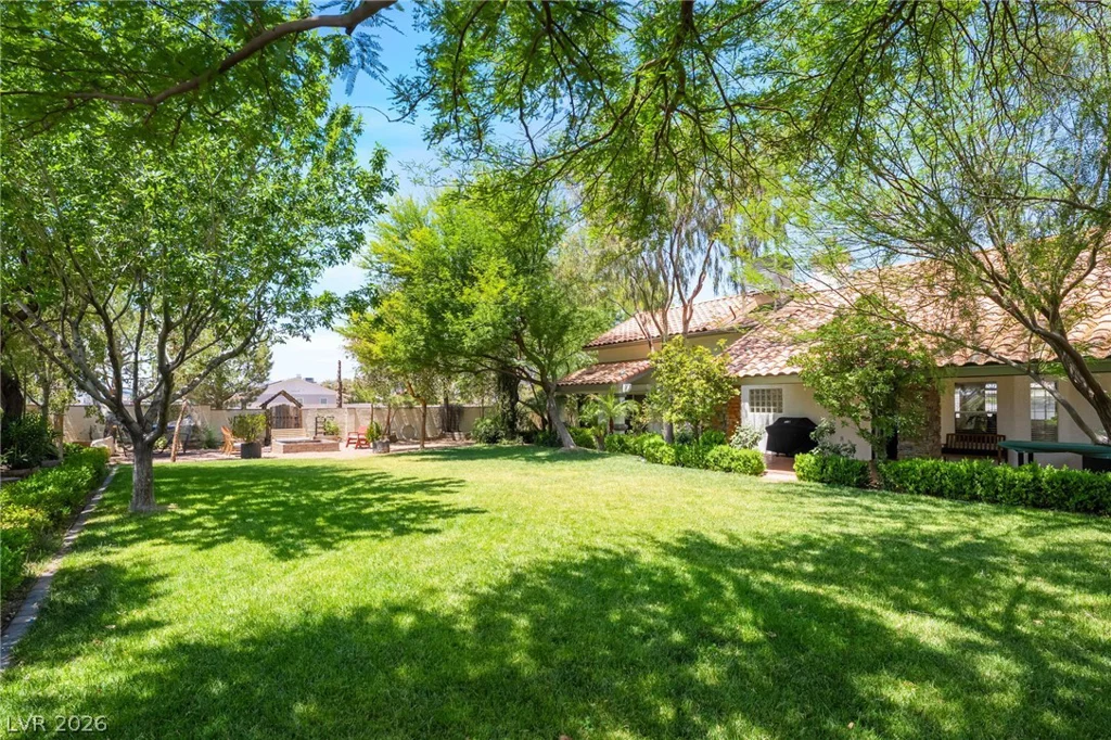 10380 Gilespie, Las Vegas, NV 89183