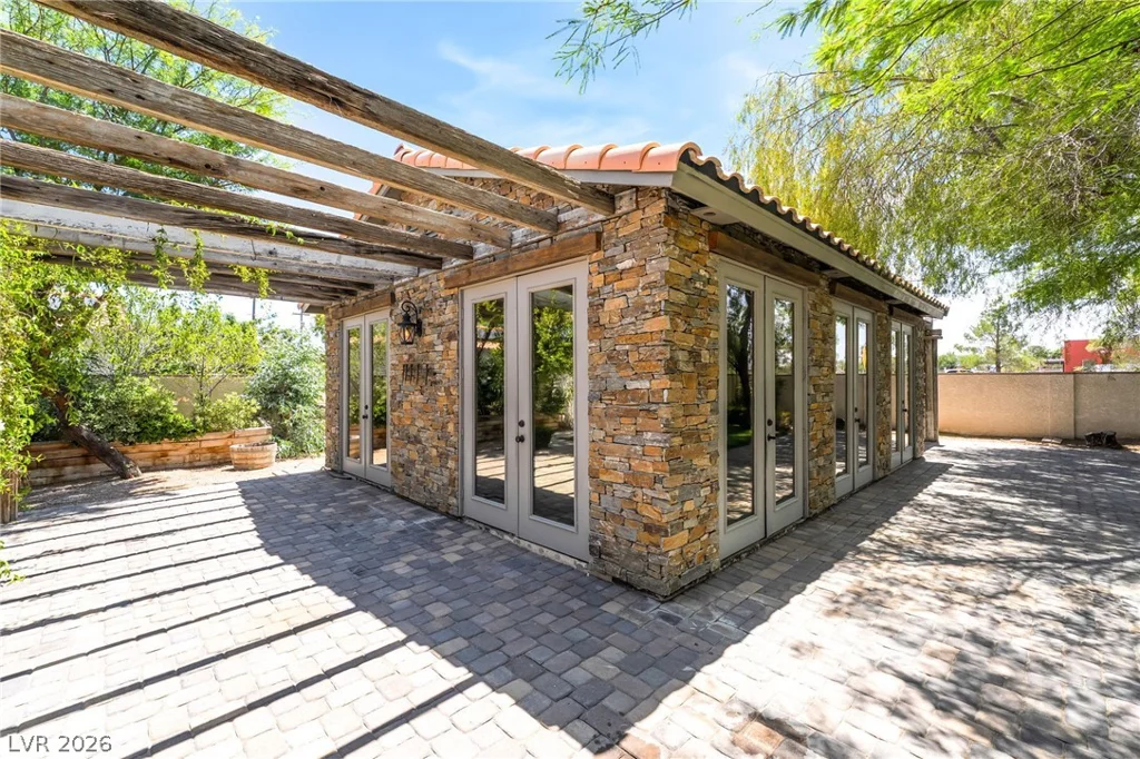 10380 Gilespie, Las Vegas, NV 89183
