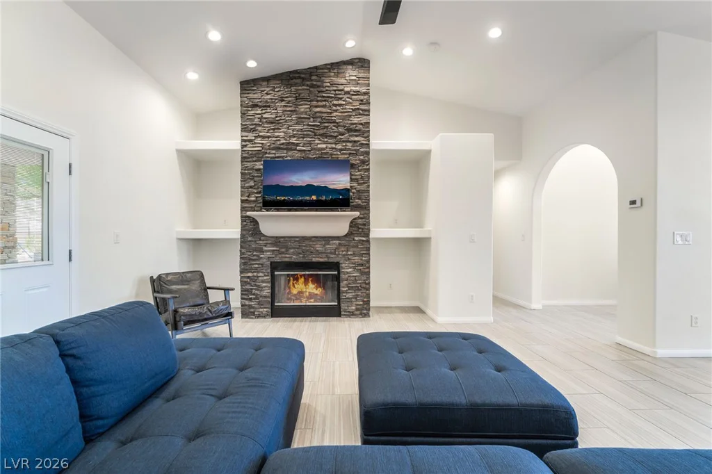 10380 Gilespie, Las Vegas, NV 89183
