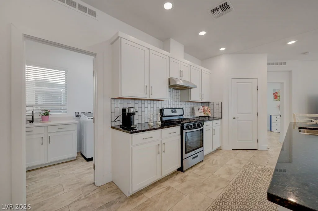 7135 Sunland Hills, Las Vegas, NV 89113