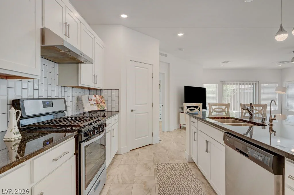 7135 Sunland Hills, Las Vegas, NV 89113