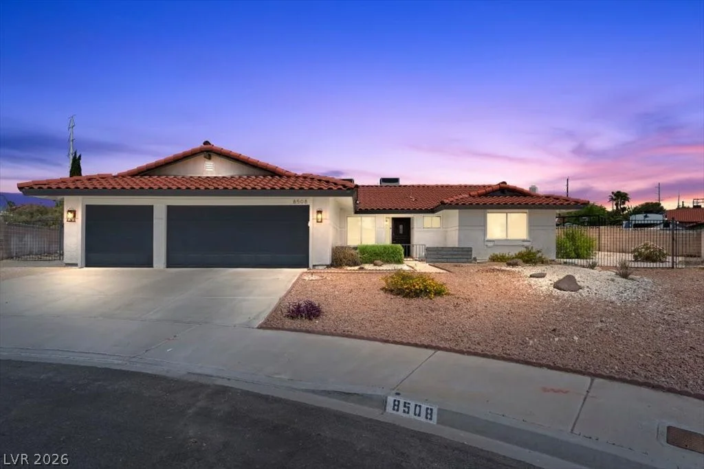 8508 Hearst, Las Vegas, NV 89117