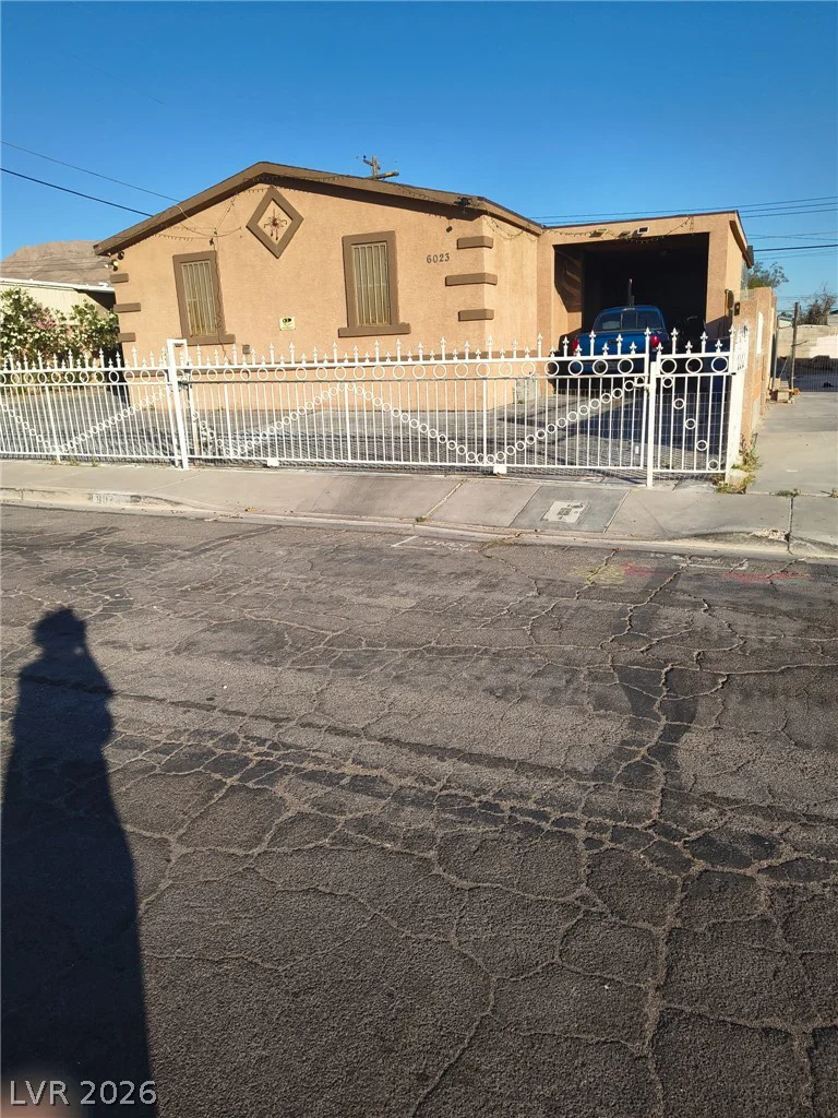 6023 Great Smoky, Las Vegas, NV 89156