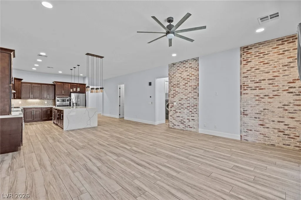 9048 Kristy Alana, Las Vegas, NV 89139