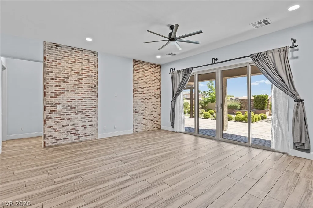 9048 Kristy Alana, Las Vegas, NV 89139
