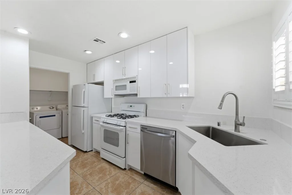 7400 Flamingo, Las Vegas, NV 89147