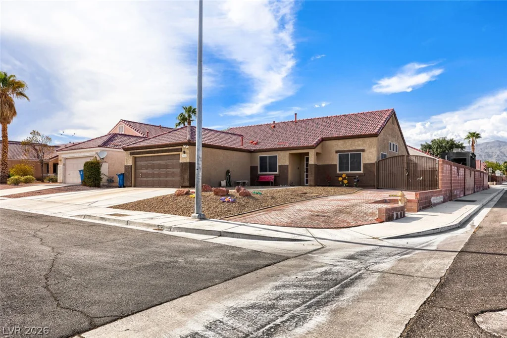 2402 White Sails, North Las Vegas, NV 89031