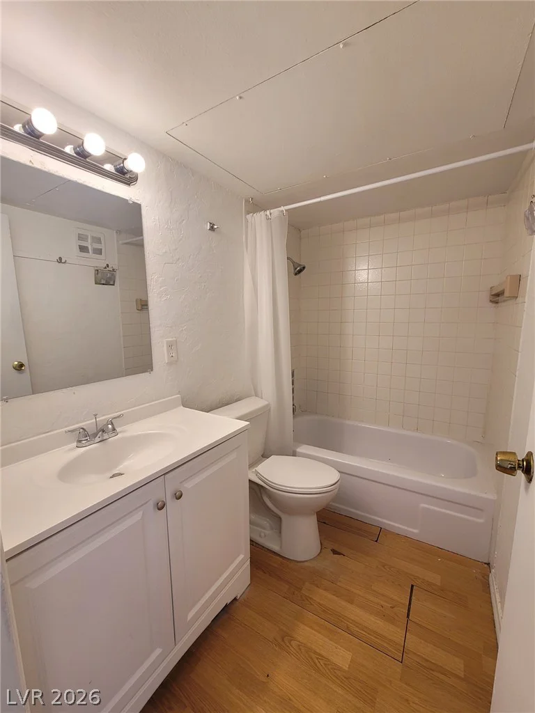 585 Royal Crest, Las Vegas, NV 89169