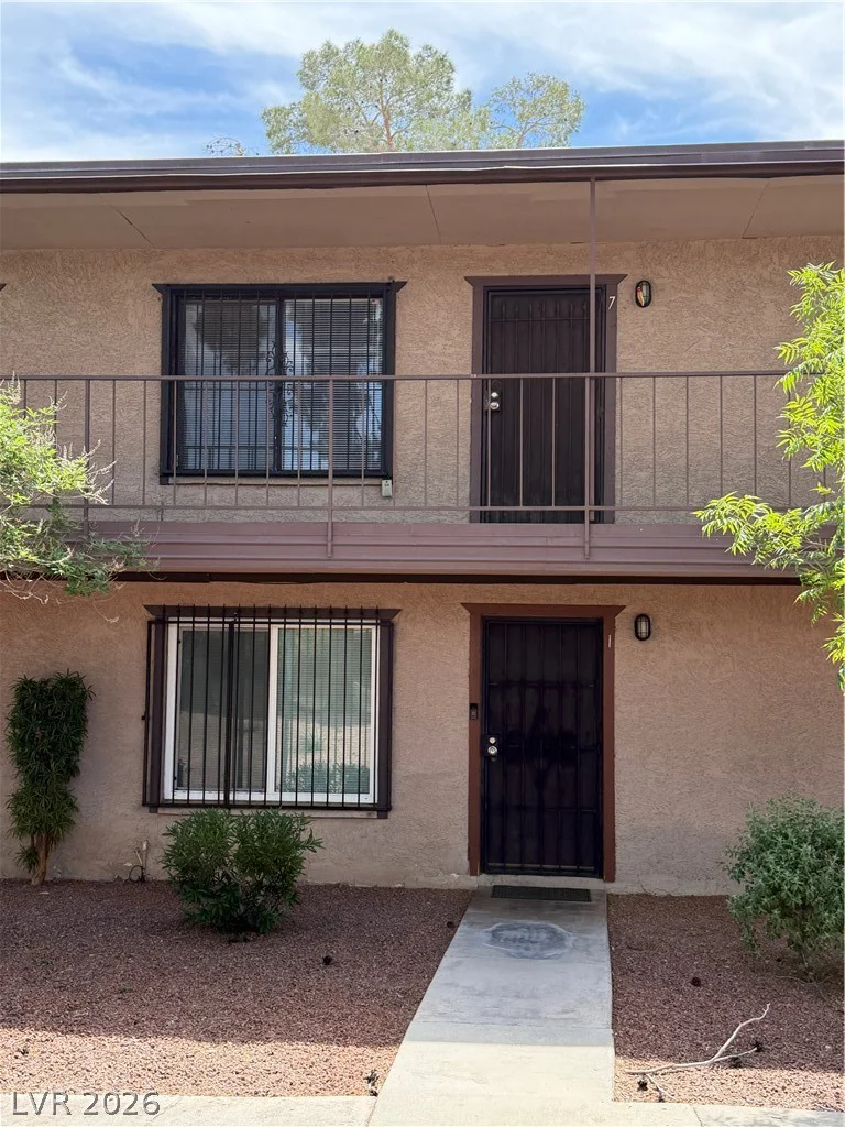 585 Royal Crest, Las Vegas, NV 89169