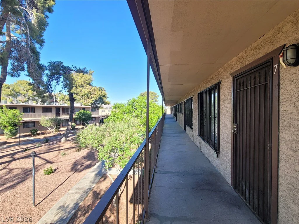 585 Royal Crest, Las Vegas, NV 89169