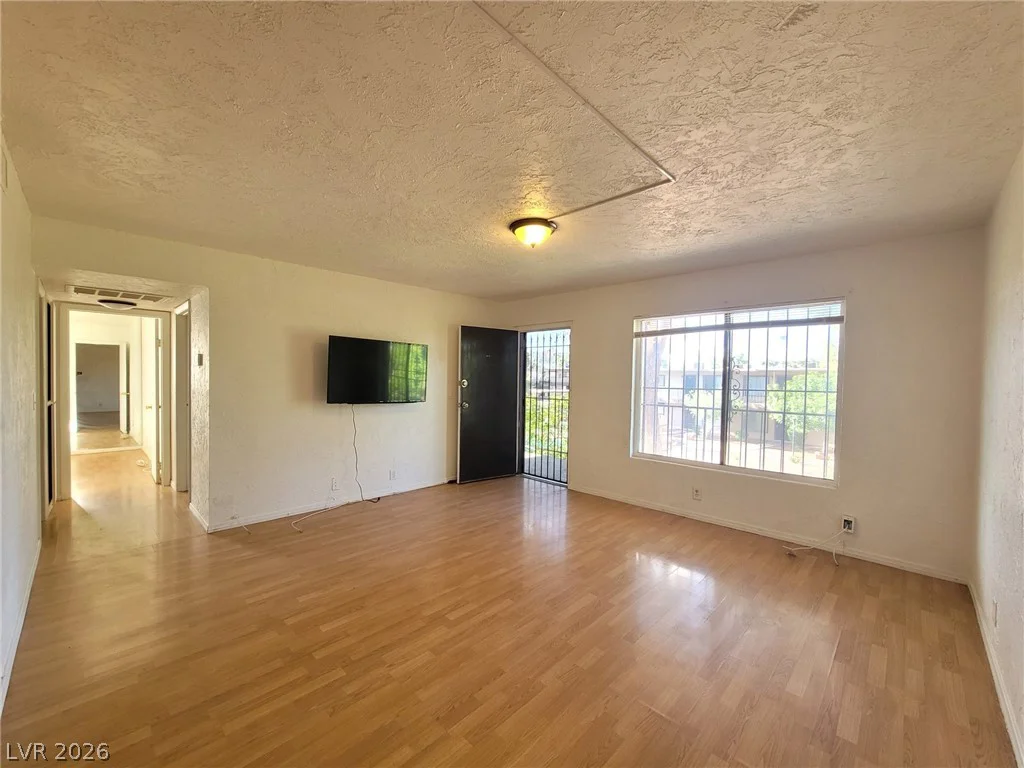 585 Royal Crest, Las Vegas, NV 89169
