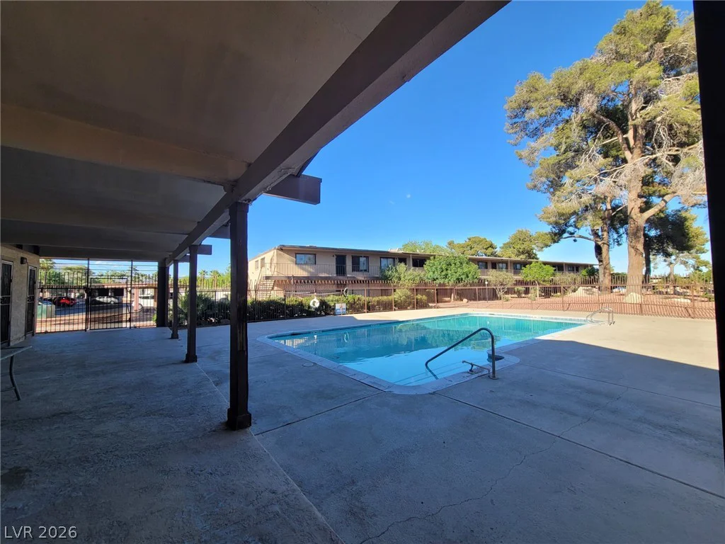 585 Royal Crest, Las Vegas, NV 89169