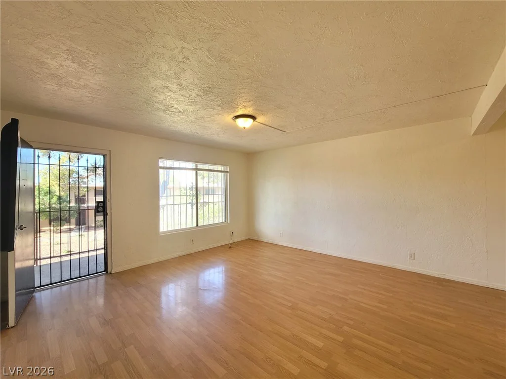 585 Royal Crest, Las Vegas, NV 89169