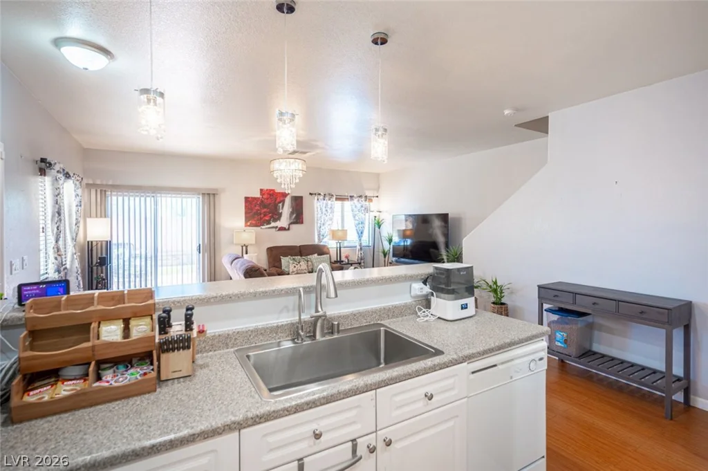 9322 Straw Hays, Las Vegas, NV 89178