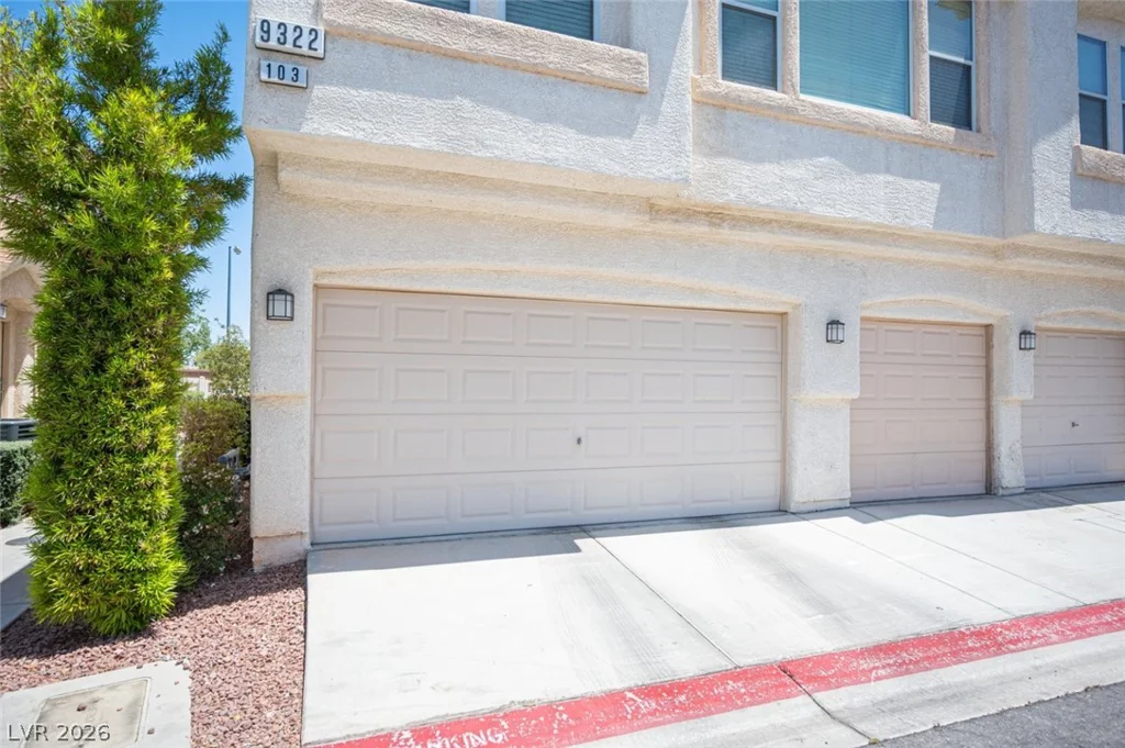 9322 Straw Hays, Las Vegas, NV 89178