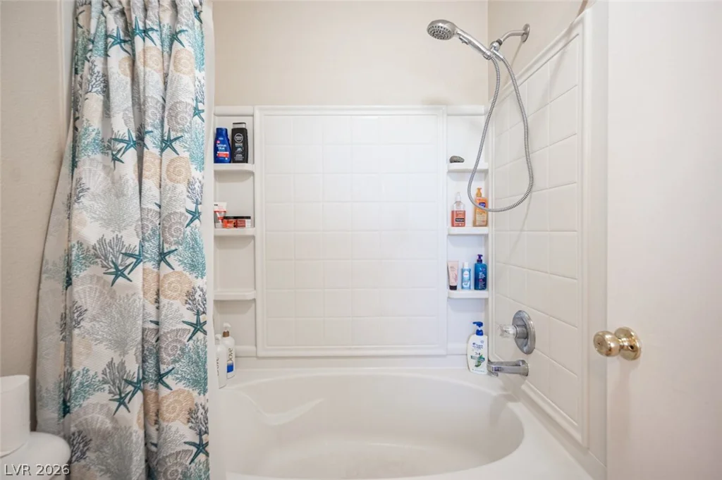9322 Straw Hays, Las Vegas, NV 89178