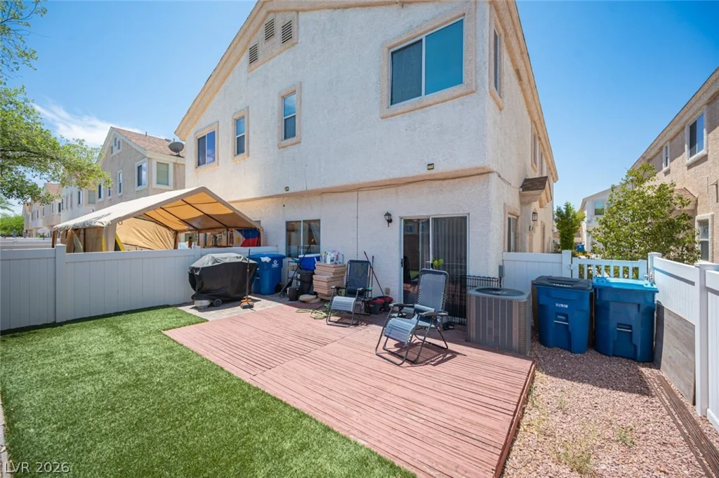 9322 Straw Hays, Las Vegas, NV 89178